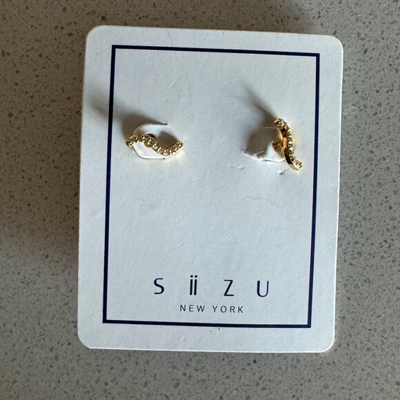 SIIZU Gold S Stud Earrings - Picture 2 of 3